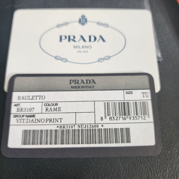 Prada Vitello Daino hobo bag - Picture 2 of 5